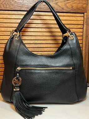 EUC Michael Kors tassel hobo black, pebble leather, satchel shoulder bag